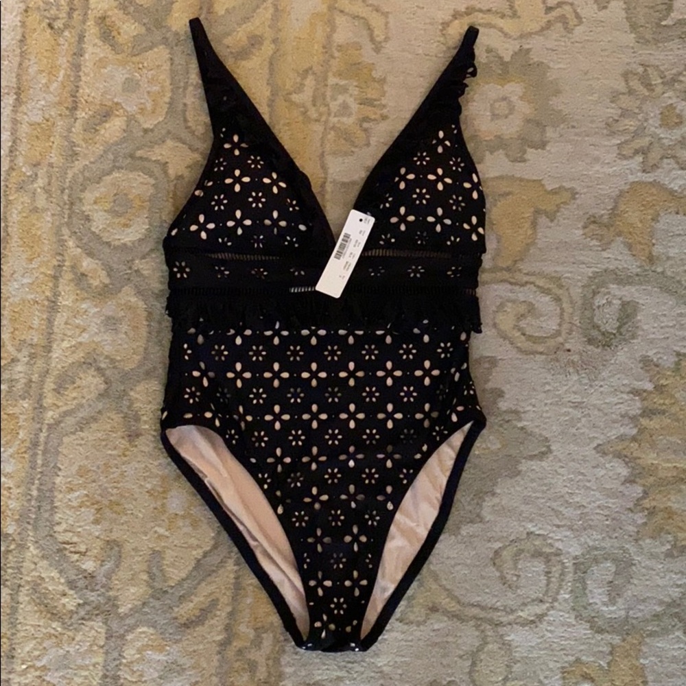 NWT JCrew Scalloped ruffle plunging swimsuit